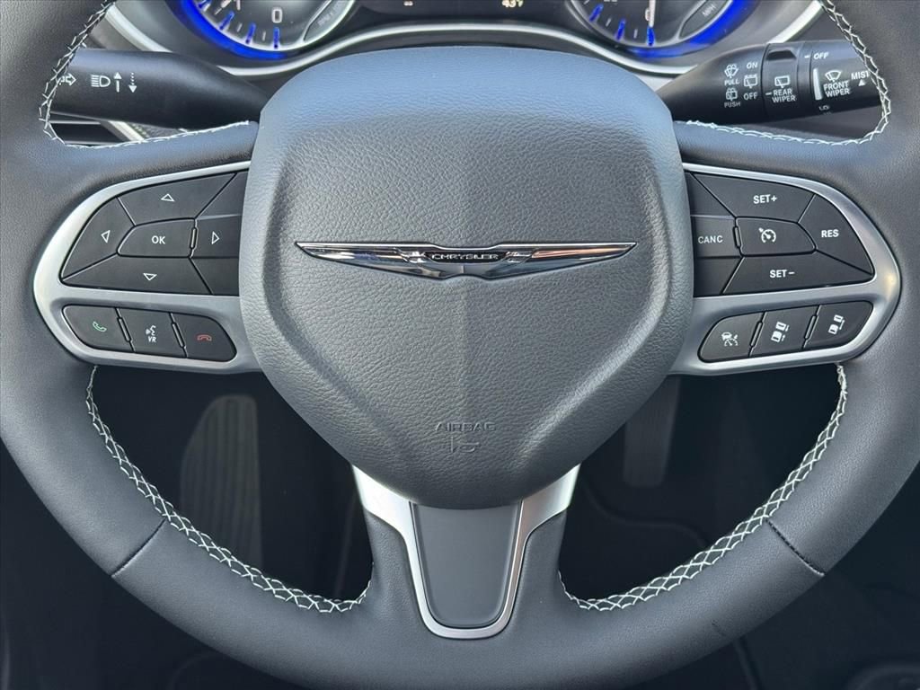New 2026 Chrysler Pacifica Select AWD/4WD image 13