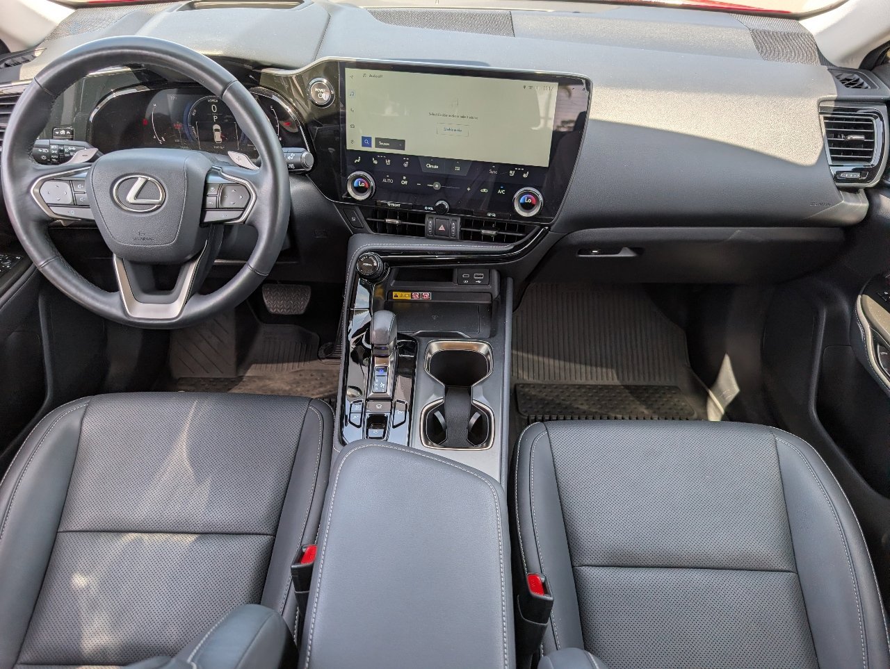 Used 2025 Lexus NX 350h AWD w/ Premium Package image 4