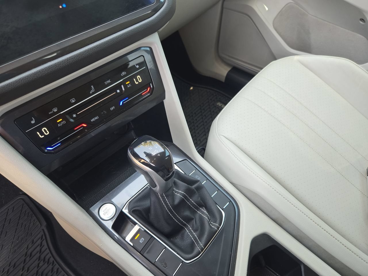 Used 2022 Volkswagen Tiguan SE FWD image 24
