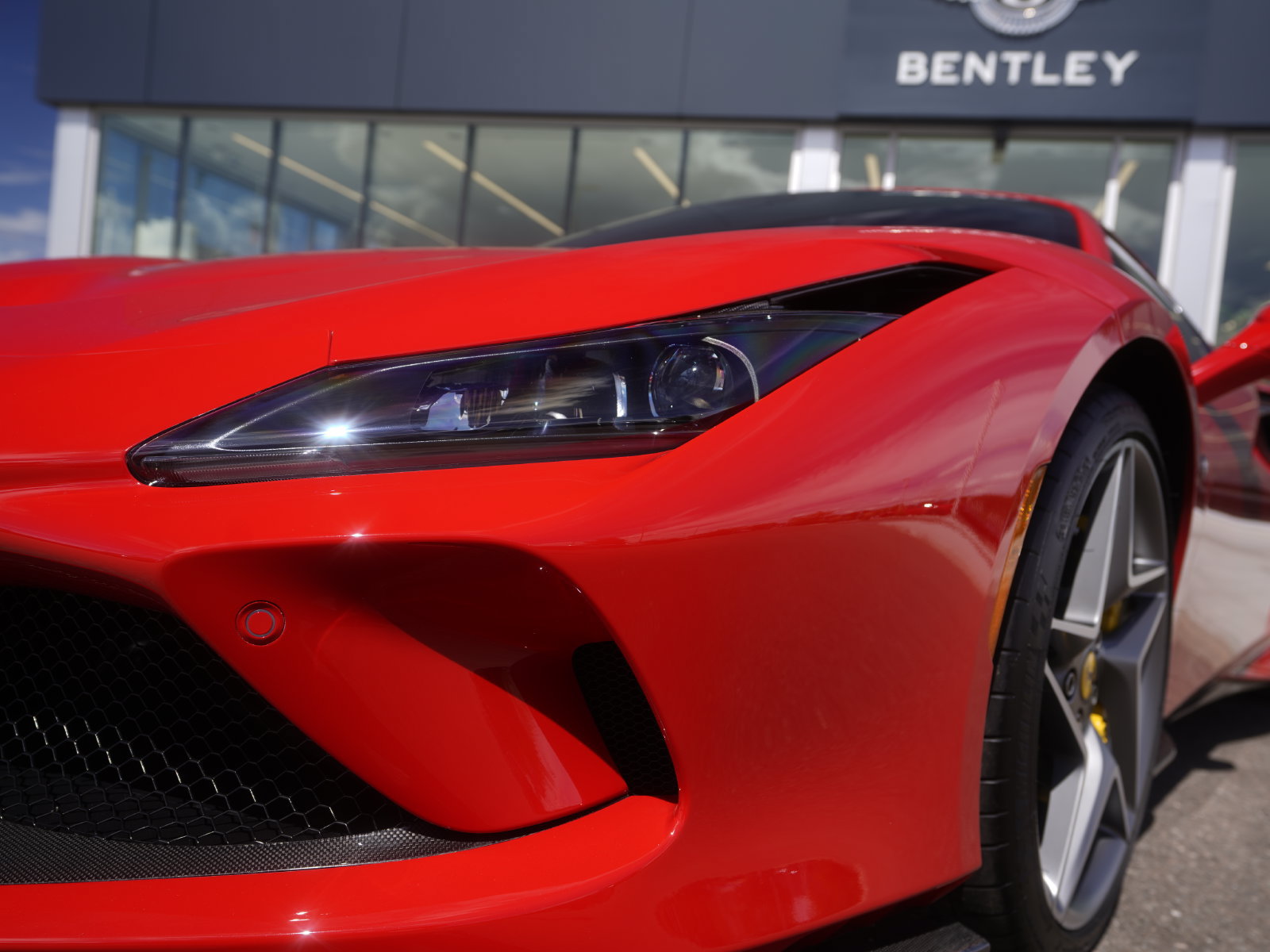 Used 2023 Ferrari F8 Tributo RWD image 15