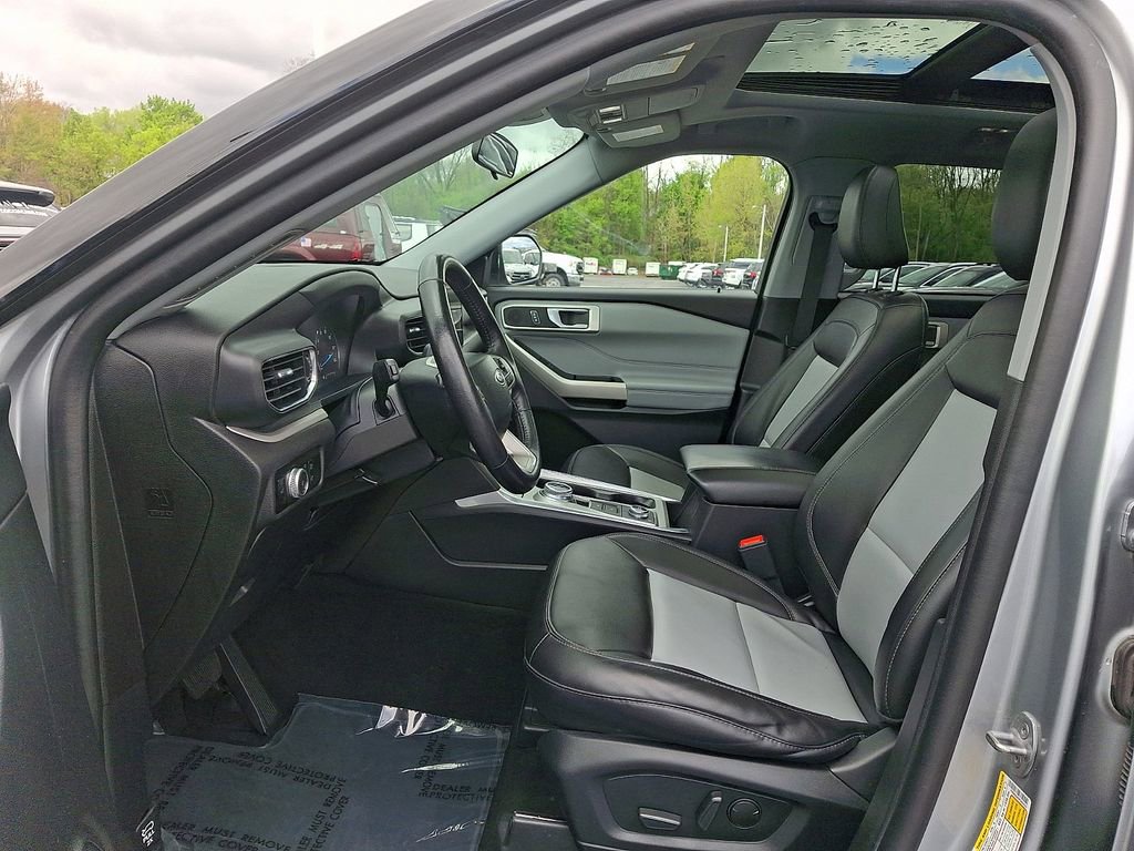 Certified 2023 Ford Explorer XLT w/ Equipment Group 202A AWD/4WD image 14