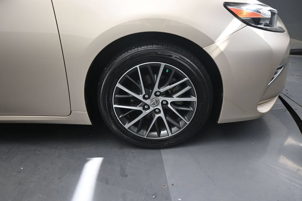 Used 2018 Lexus ES 350 w/ Luxury Package w/Wood Trim FWD image 23