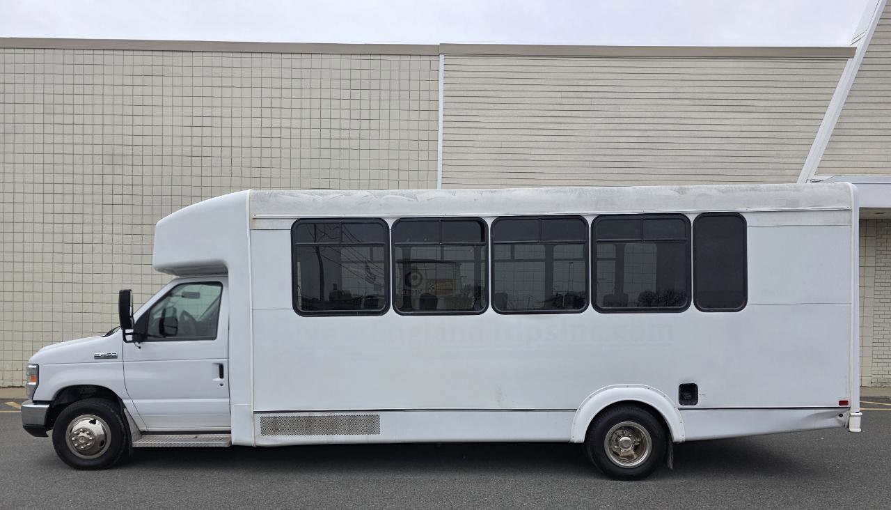 Used 2018 Ford E-450 and Econoline 450 Super Duty w/ Shuttle Bus Prep Package RWD image 4