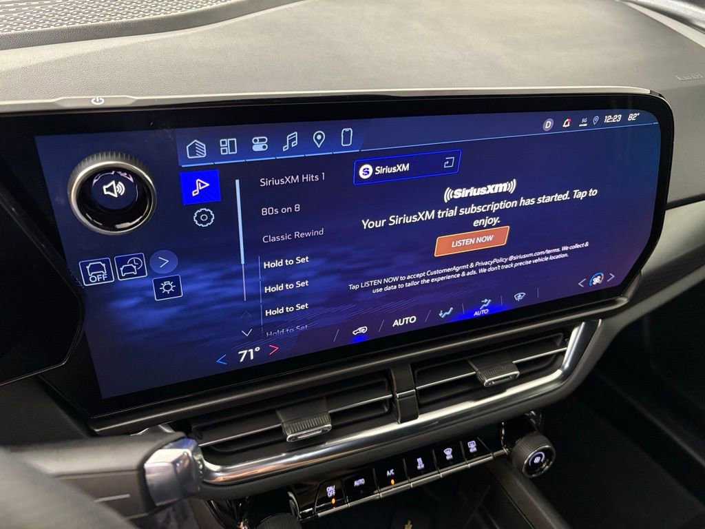 Used 2026 Chevrolet Equinox EV LT image 30