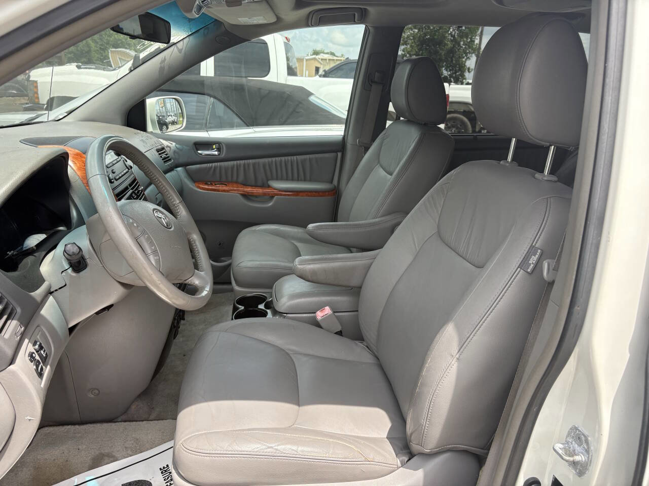 Used 2010 Toyota Sienna image 18