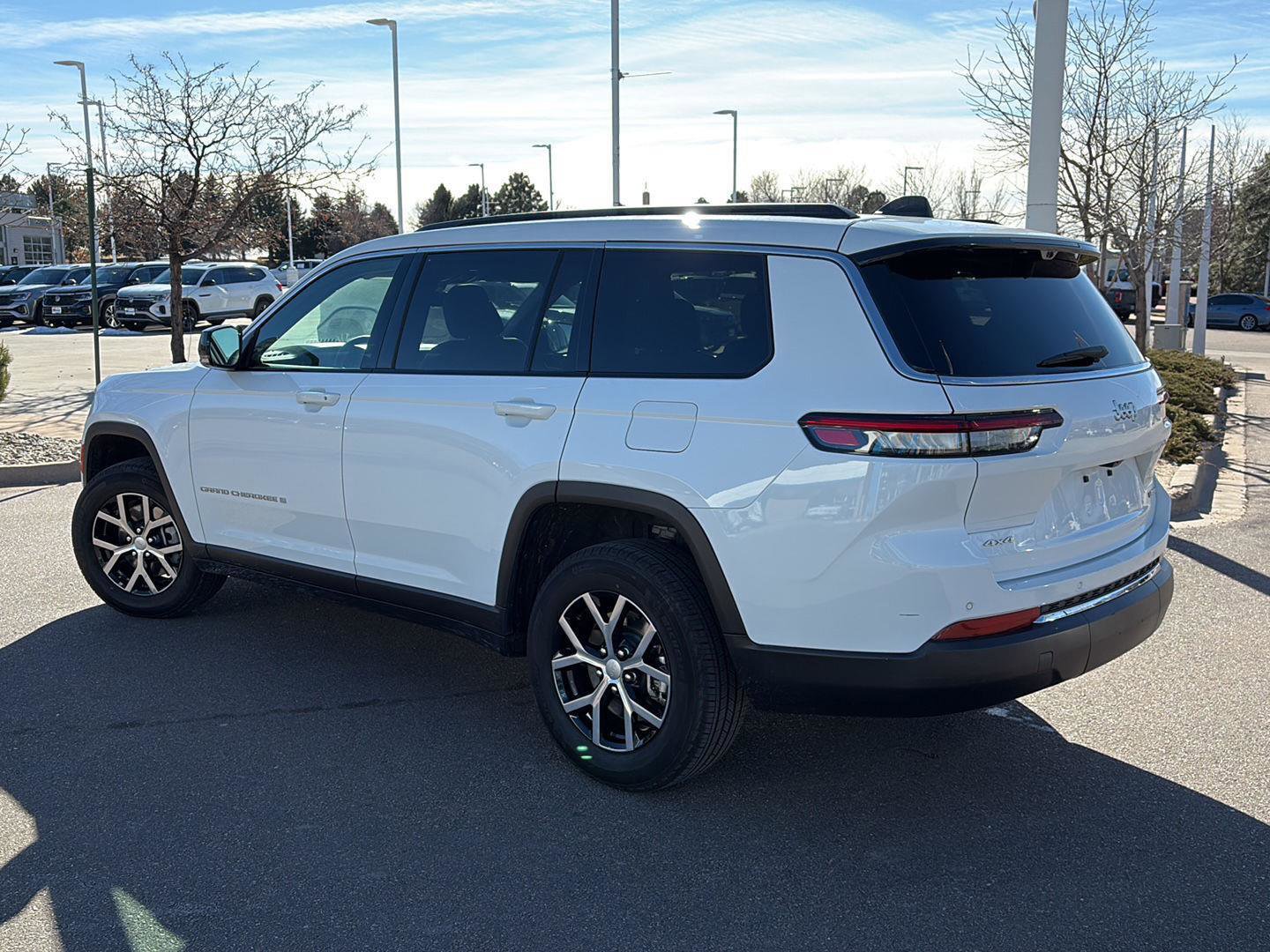 Used 2024 Jeep Grand Cherokee L Limited w/ Luxury Tech Group II image 4