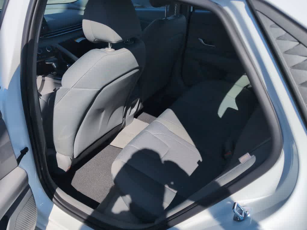 New 2026 Hyundai Elantra SE FWD image 19