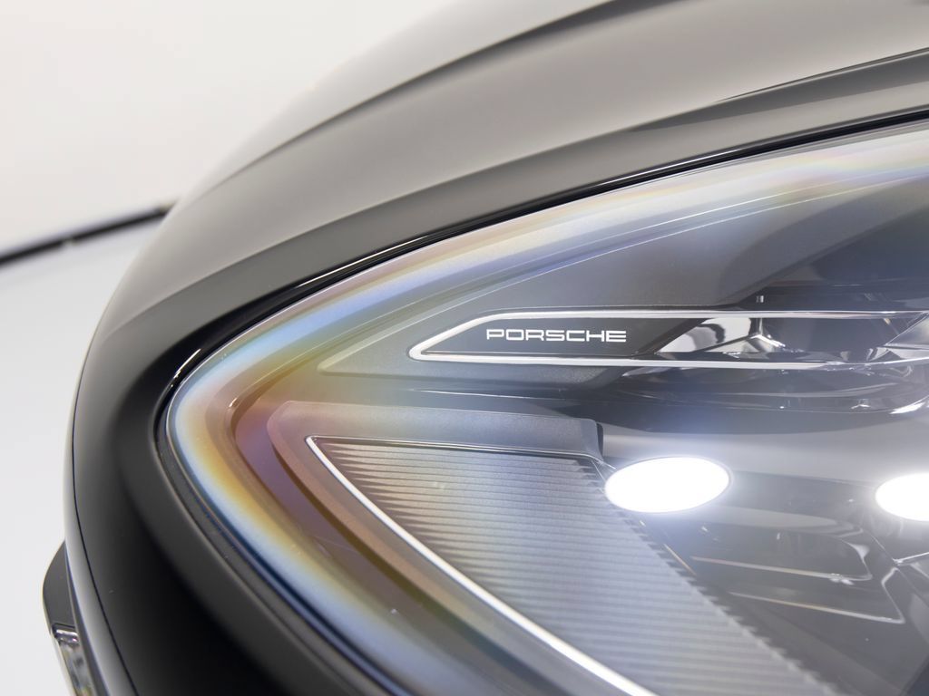 Certified 2026 Porsche Macan AWD/4WD image 39