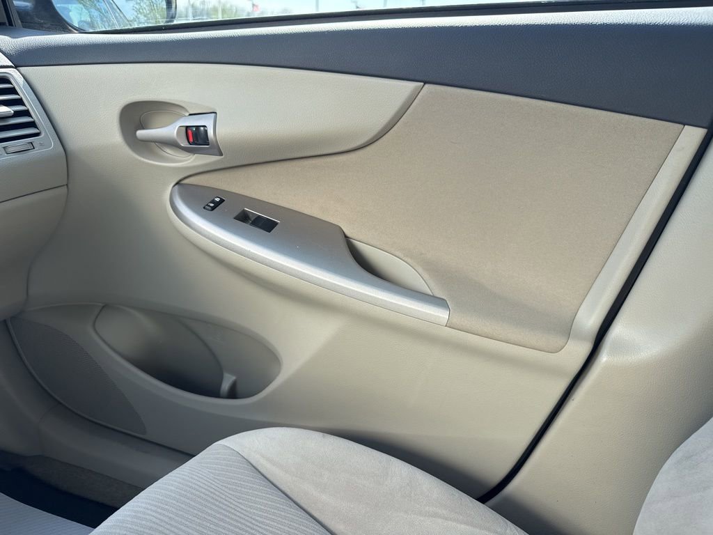 Used 2013 Toyota Corolla LE FWD image 20