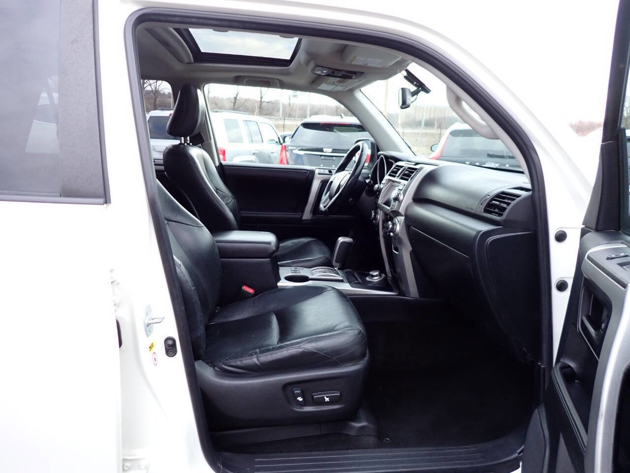 Used 2011 Toyota 4Runner Limited AWD/4WD image 9