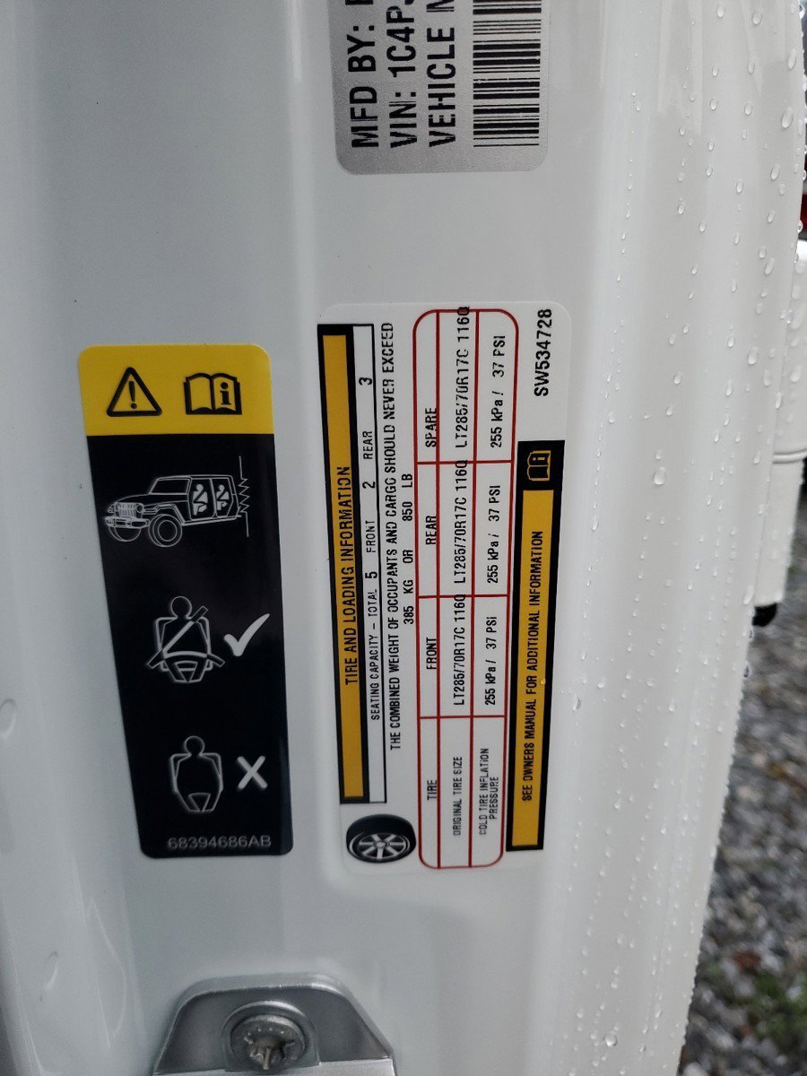 New 2025 Jeep Wrangler Unlimited Rubicon w/ Safety Group image 31