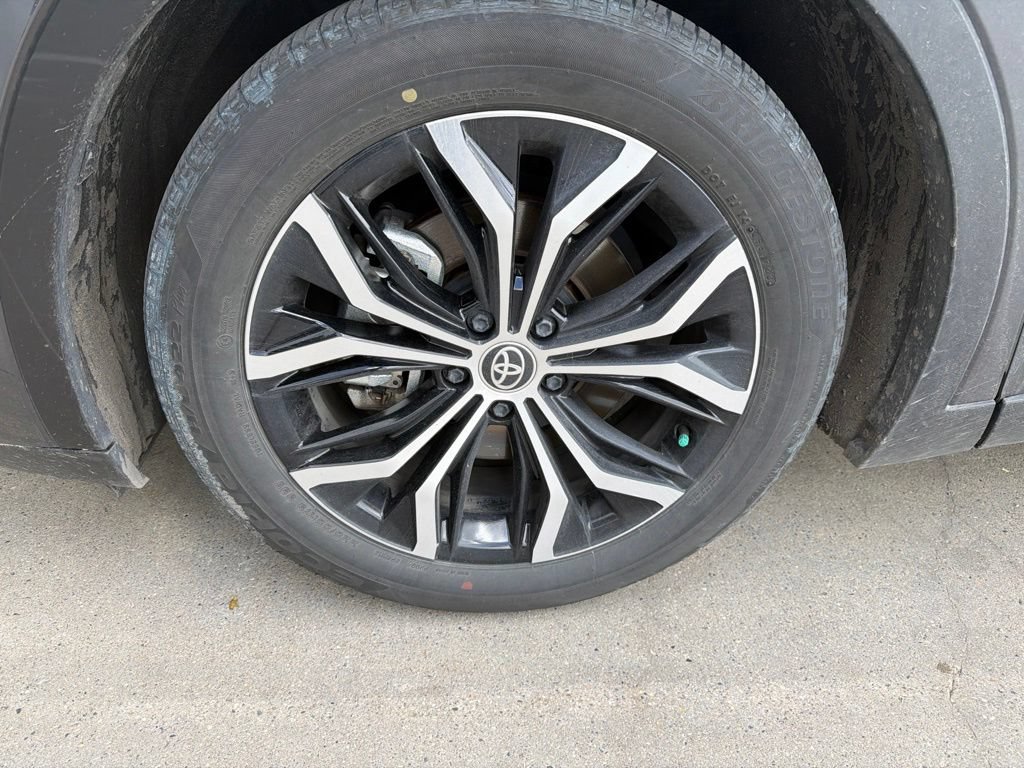 Used 2023 Toyota Crown AWD/4WD image 11