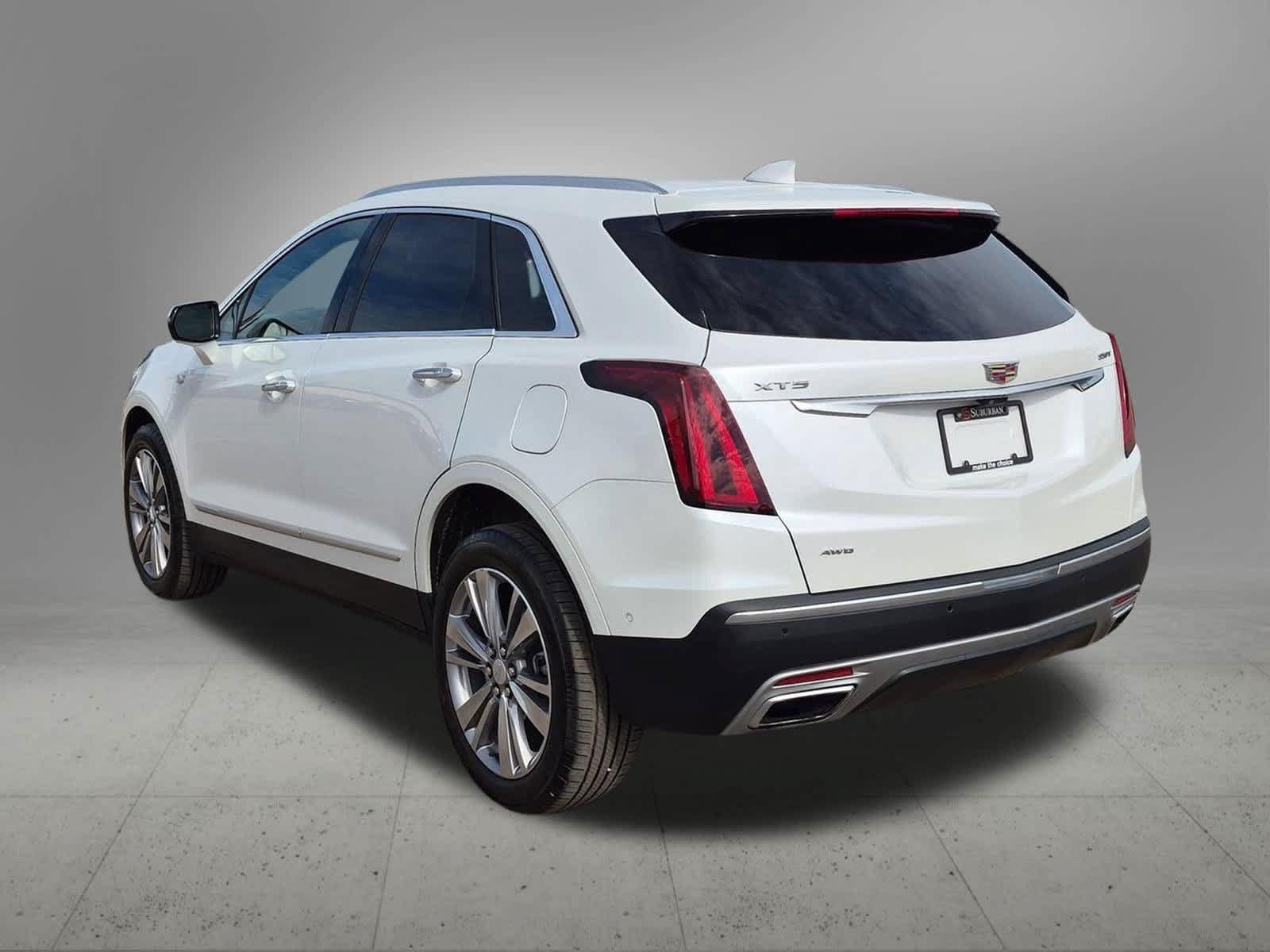Used 2024 Cadillac XT5 Premium Luxury w/ Technology Package AWD/4WD image 4