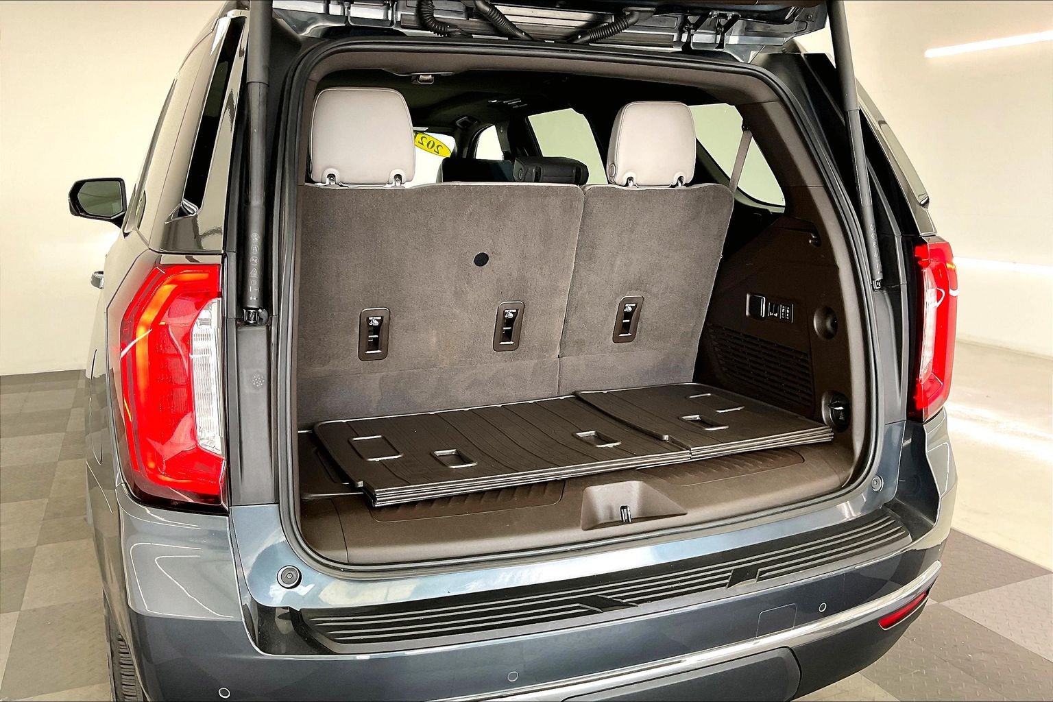 Used 2021 GMC Yukon SLT w/ SLT Premium Package AWD/4WD image 27
