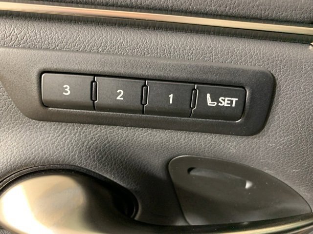 Used 2023 Lexus ES 300h Ultra Luxury w/ Accessory Package (Z2) image 17