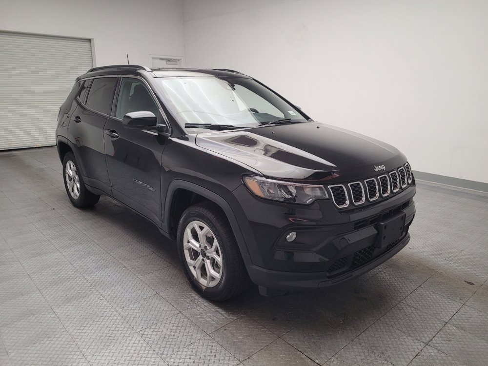 Used 2025 Jeep Compass Latitude w/ Sun & Sound Group AWD/4WD image 13