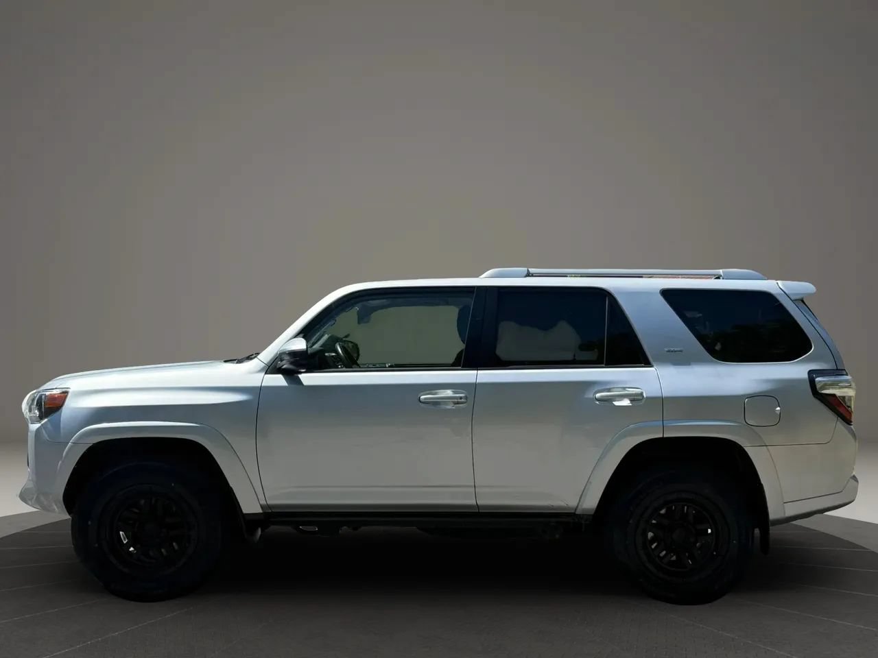 Used 2015 Toyota 4Runner SR5 AWD/4WD image 7