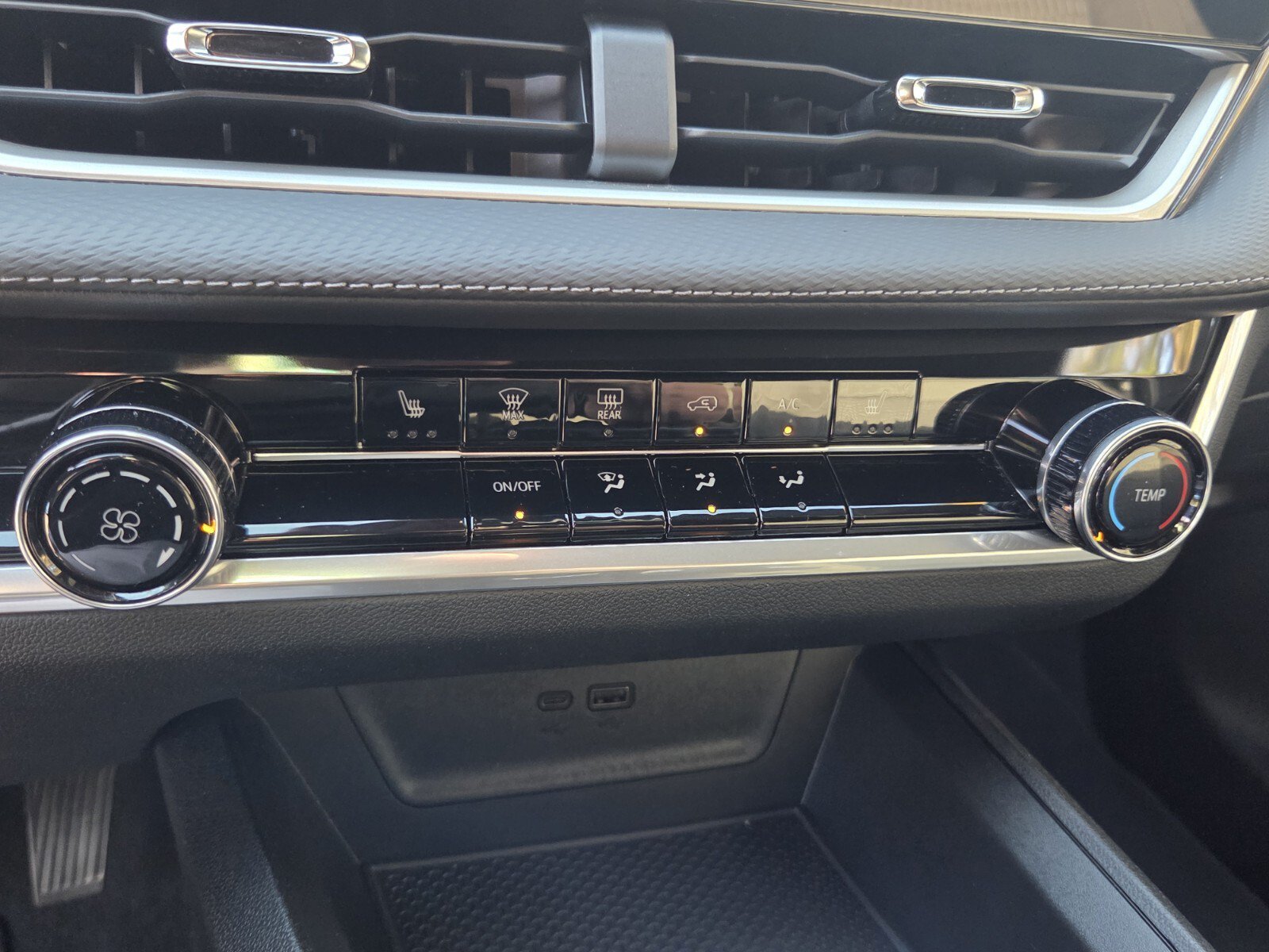 Used 2026 Chevrolet Equinox LT FWD image 28