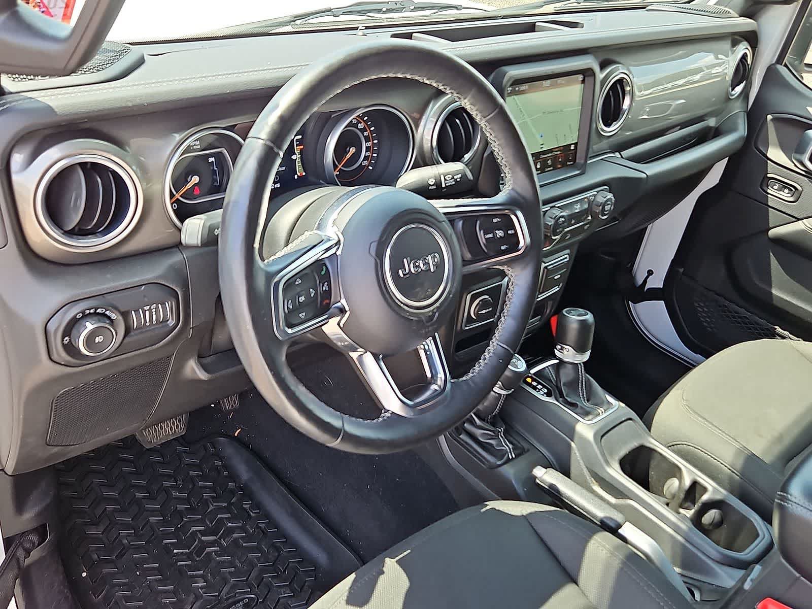 Used 2018 Jeep Wrangler Unlimited Sahara AWD/4WD image 16