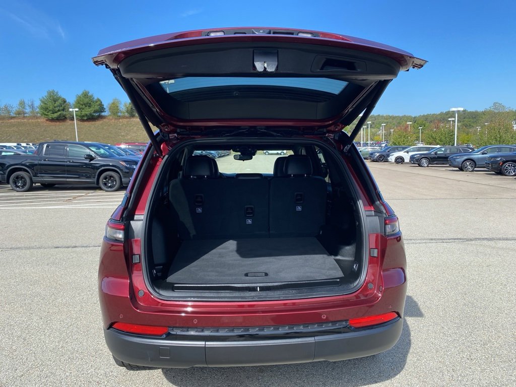 Used 2023 Jeep Grand Cherokee Altitude image 14