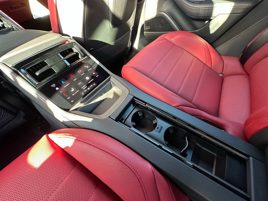 Used 2026 Porsche Panamera RWD image 38