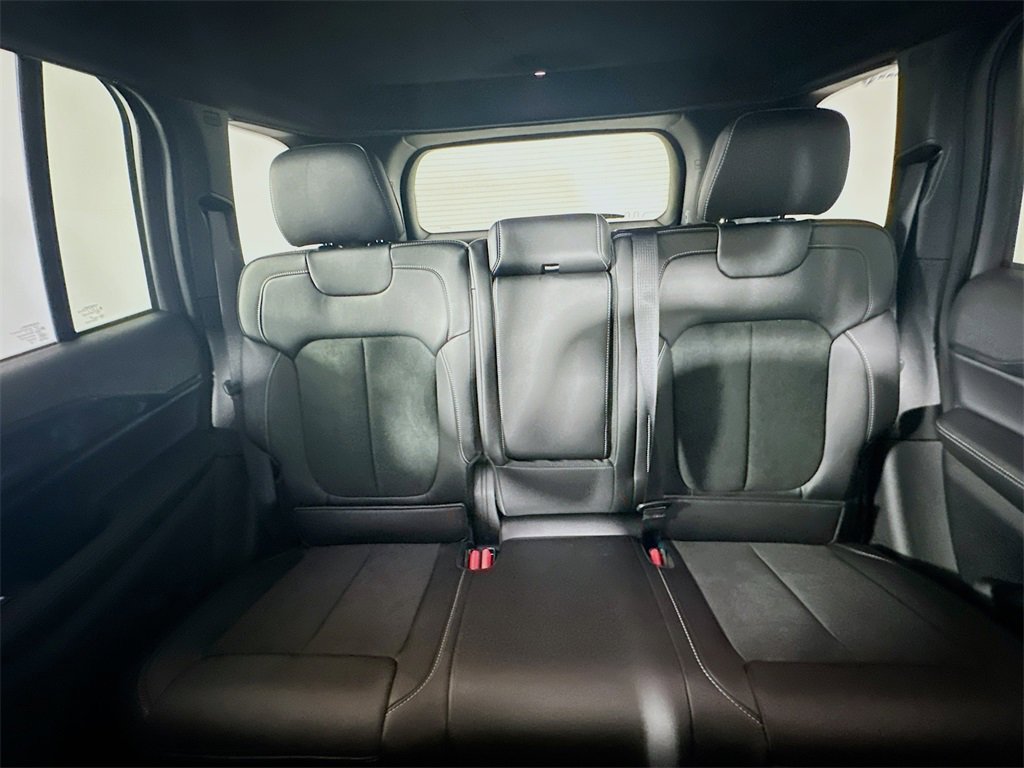 New 2025 Jeep Grand Cherokee Altitude image 10