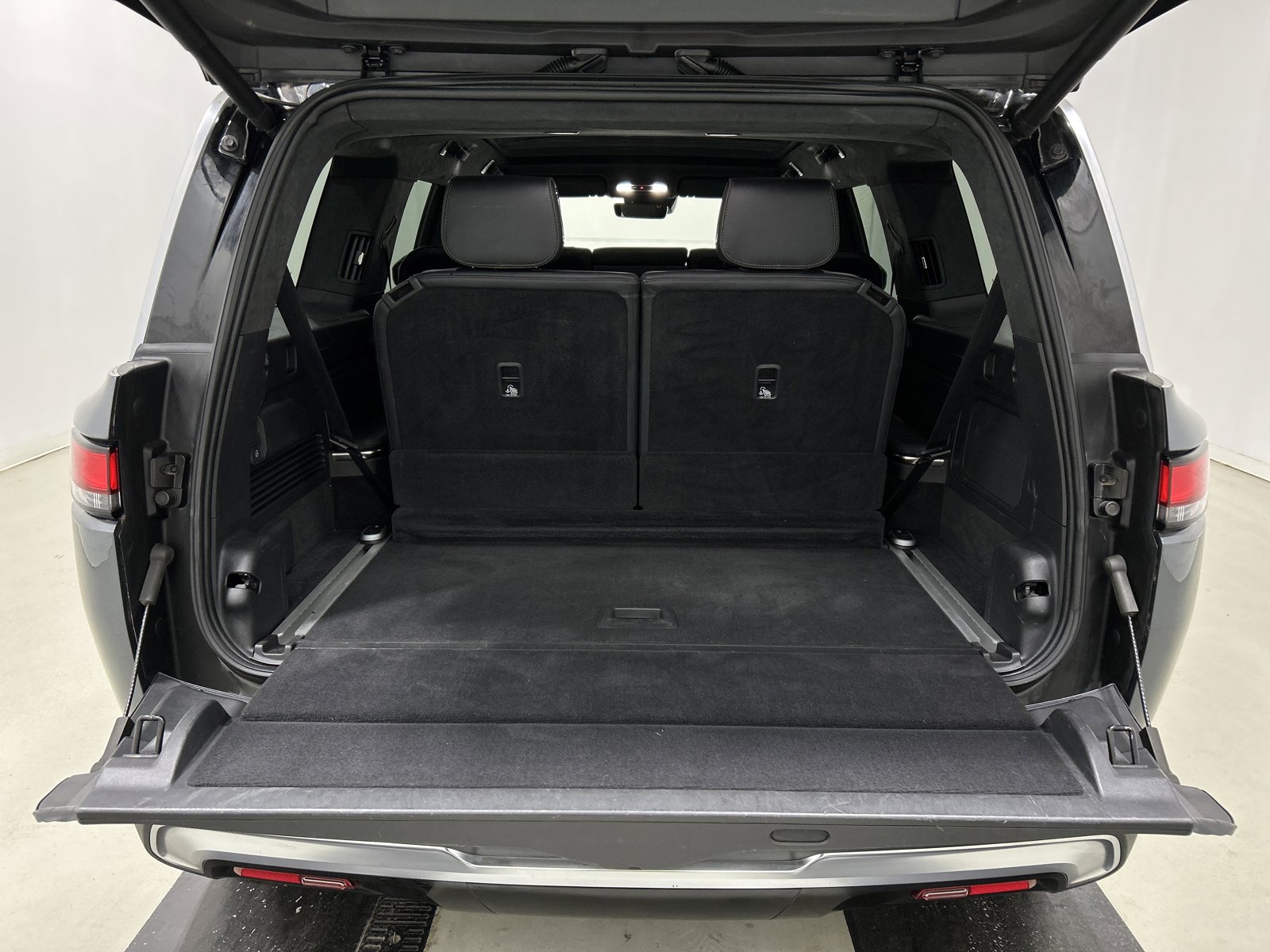 Used 2023 Rivian R1S Adventure AWD/4WD image 30