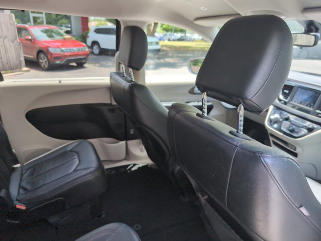 Used 2018 Chrysler Pacifica Touring-L FWD image 20