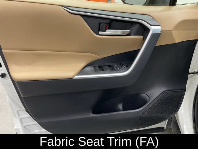 Used 2019 Toyota RAV4 XLE AWD/4WD image 17