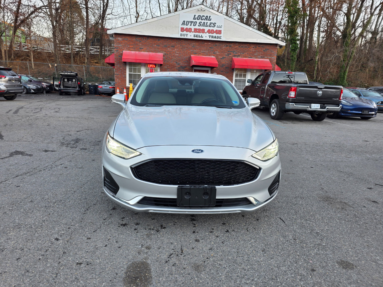Used 2019 Ford Fusion SEL image 2
