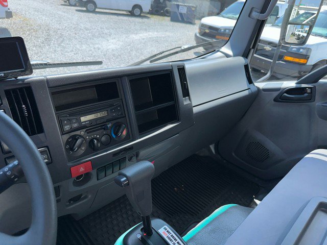 Used 2016 Isuzu NPR RWD image 32