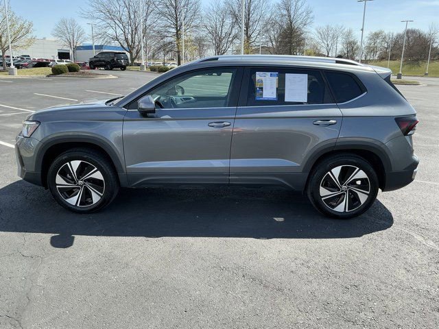 Used 2025 Volkswagen Taos SE image 10