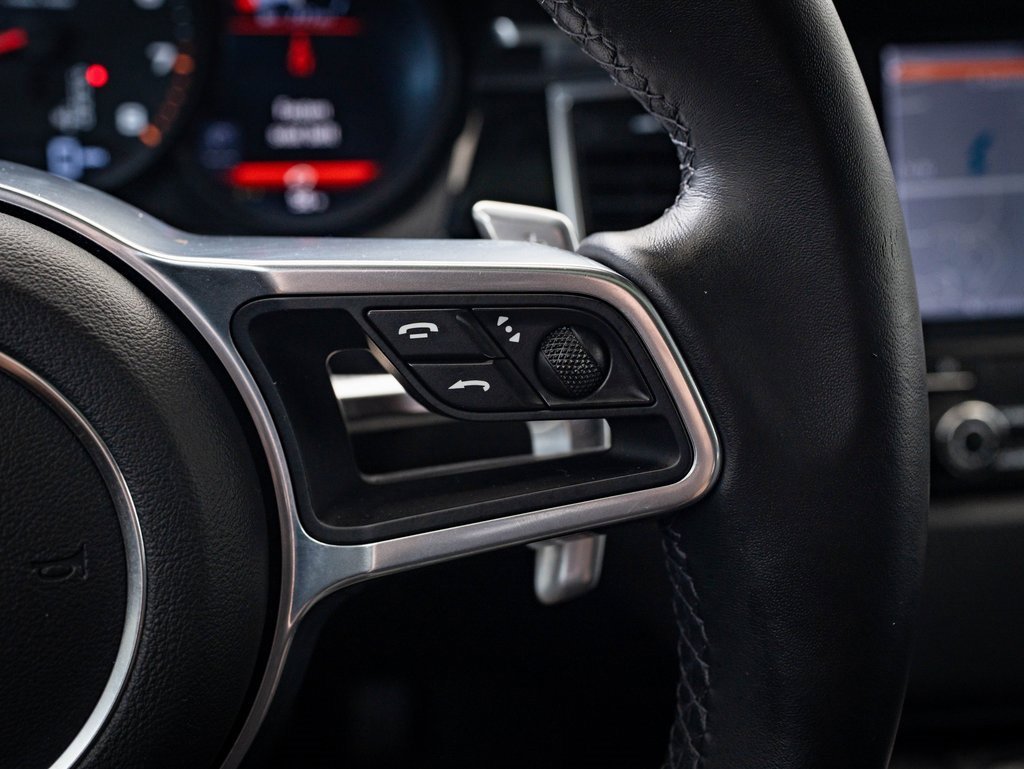Certified 2018 Porsche Macan image 31