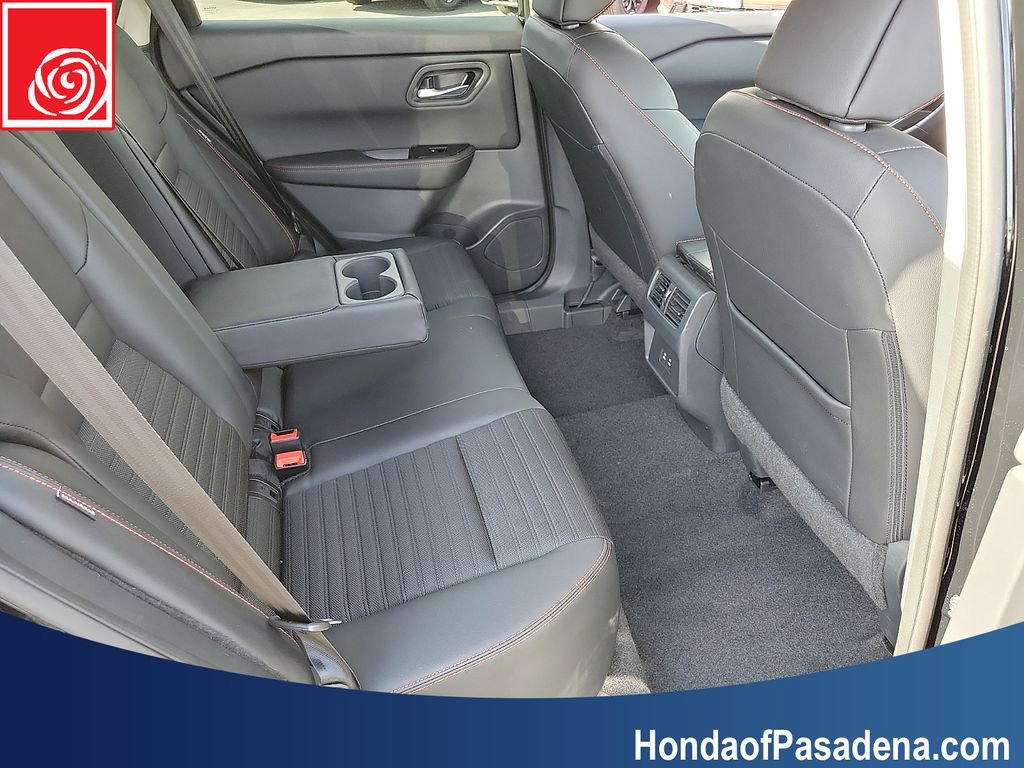 Used 2025 Nissan Rogue SV image 25