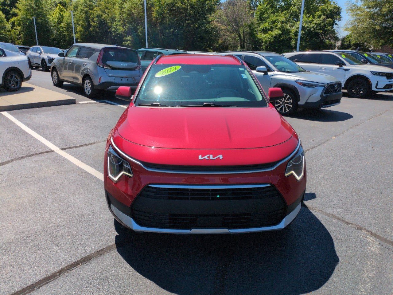 Used 2023 Kia Niro EX FWD image 2