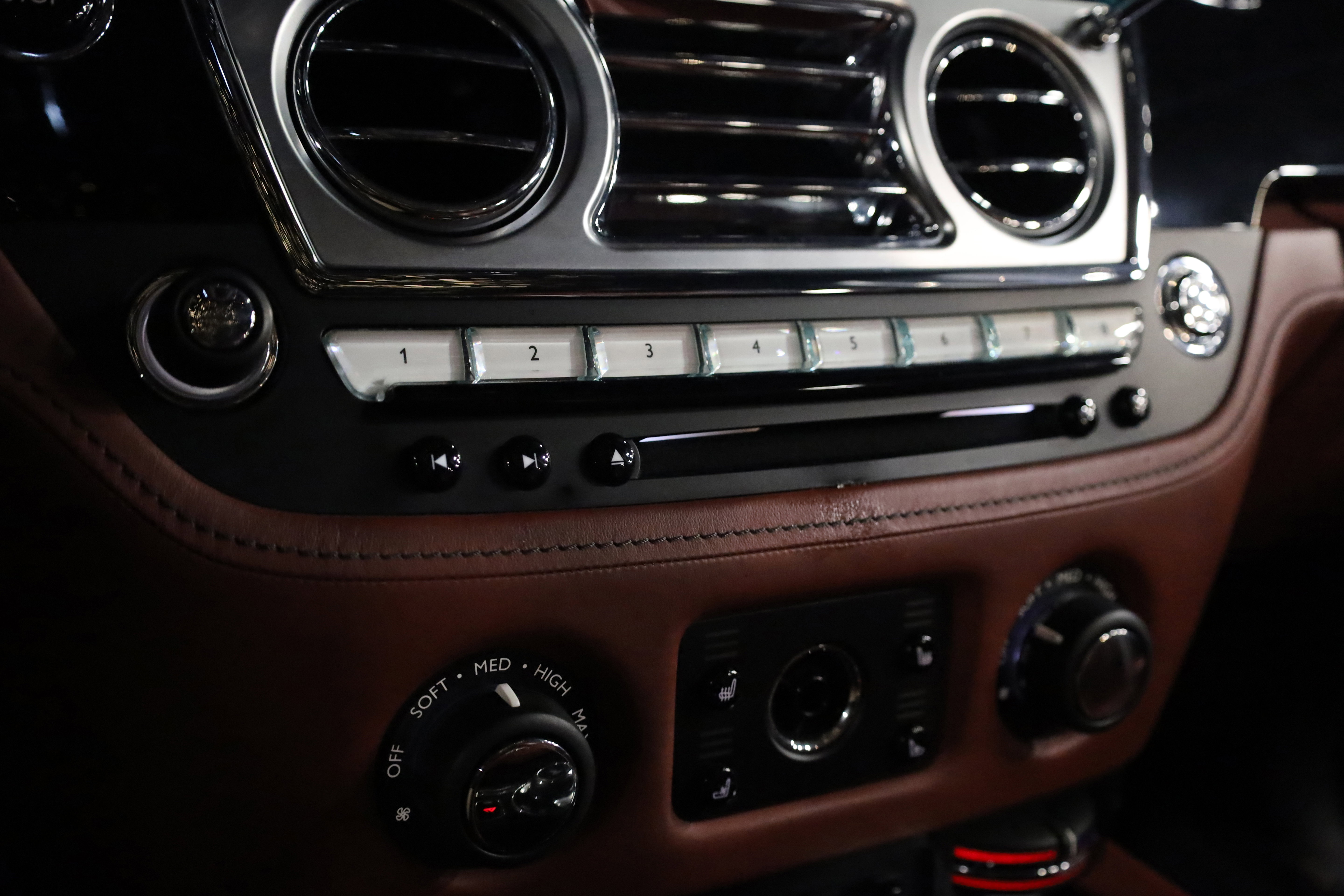 Used 2017 Rolls-Royce Ghost image 31