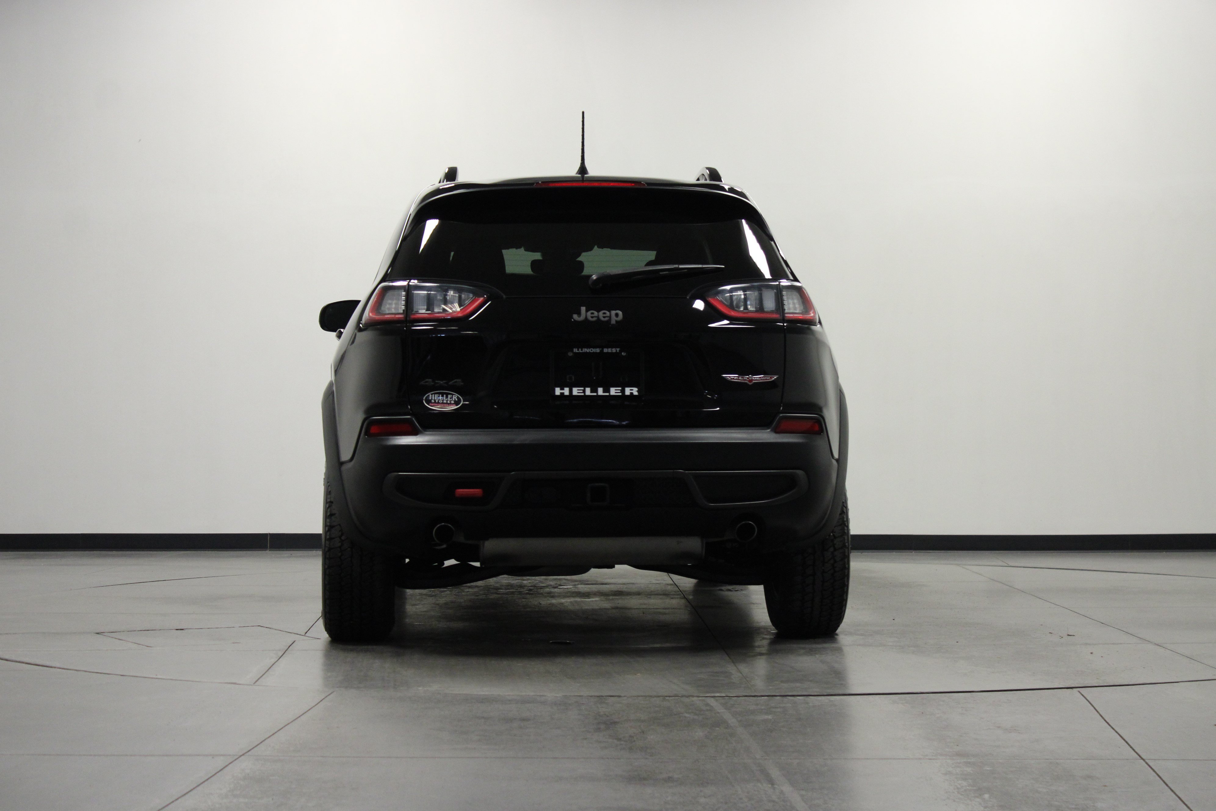 Used 2022 Jeep Cherokee Trailhawk w/ Premium Leather Package AWD/4WD image 5