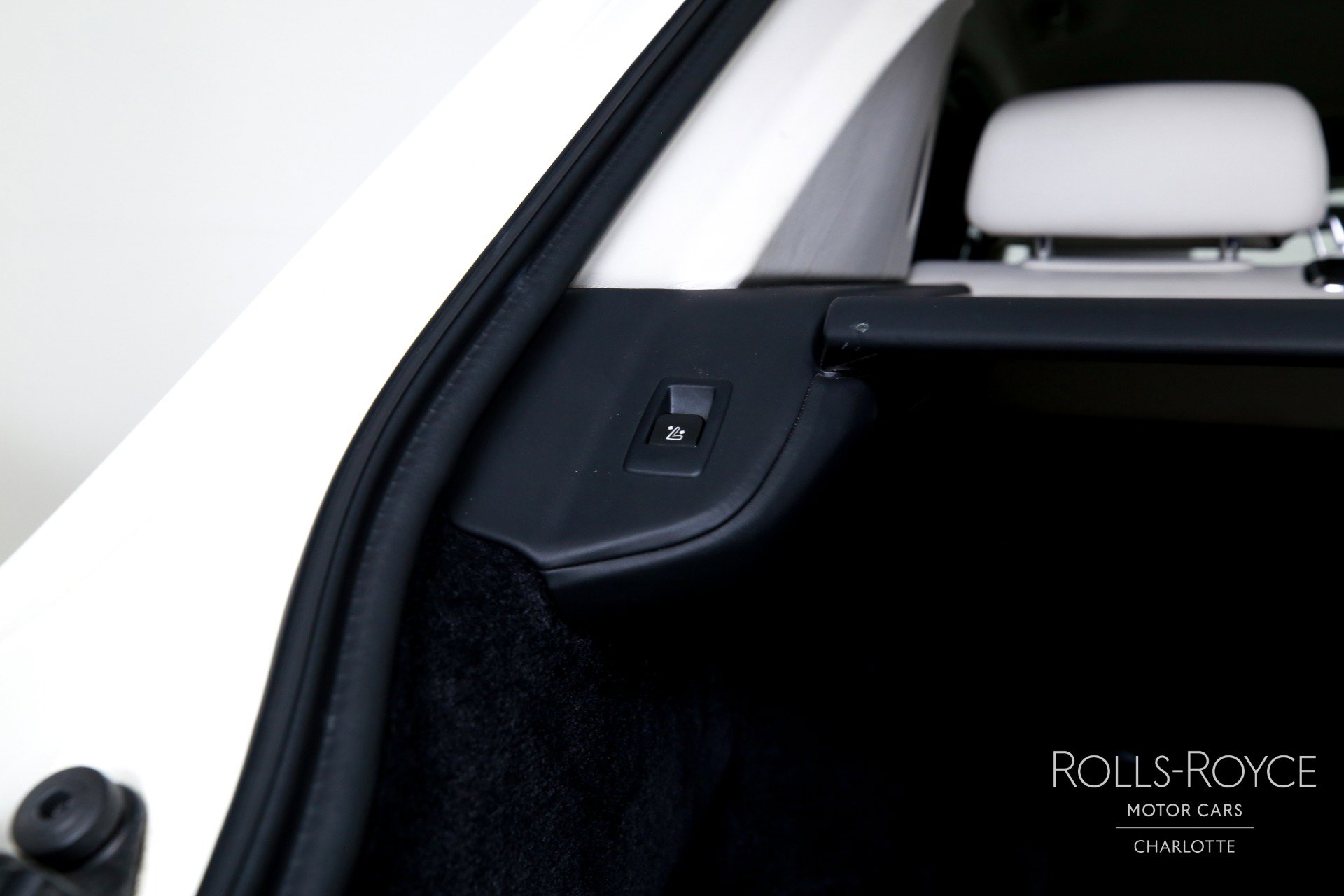 Used 2020 Rolls-Royce Cullinan image 25