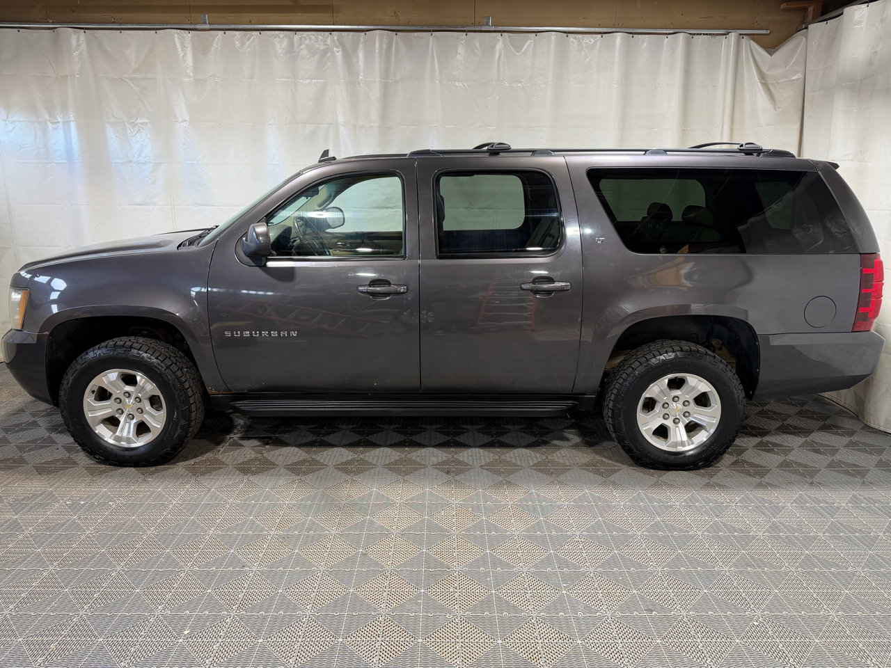 Used 2010 Chevrolet Suburban LT image 5