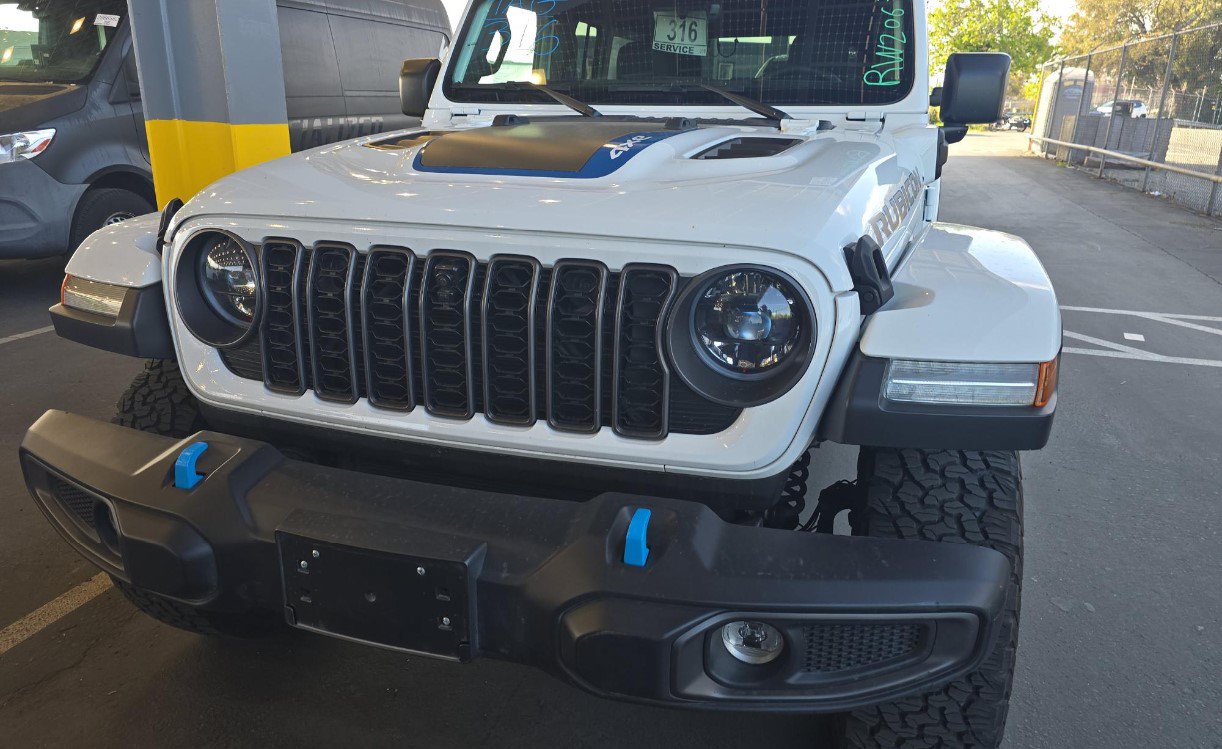 Used 2024 Jeep Wrangler Unlimited Rubicon 4xe AWD/4WD image 3