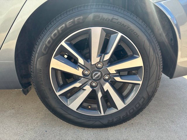 Used 2025 Nissan Versa SV FWD image 4