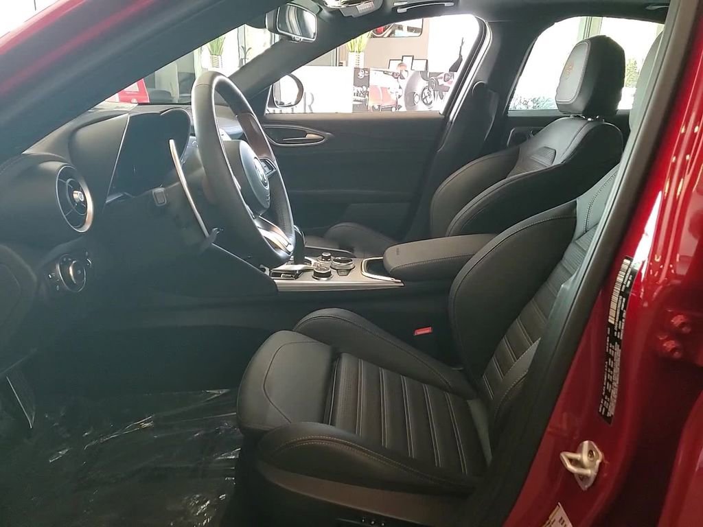 New 2025 Alfa Romeo Giulia AWD w/ Driving Assist Package image 21