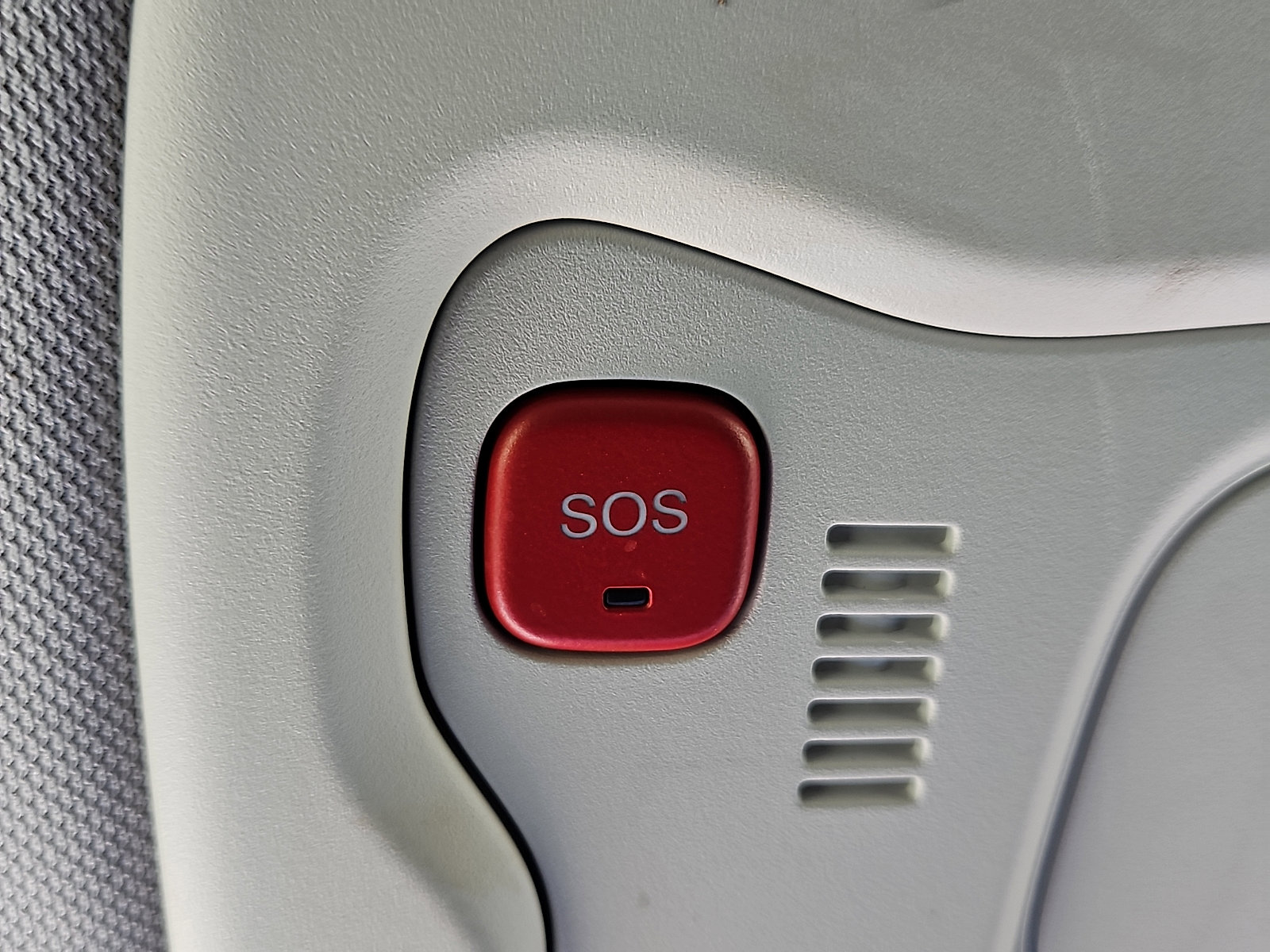 Used 2018 Jeep Renegade Latitude w/ UConnect 8.4 Nav Group image 19