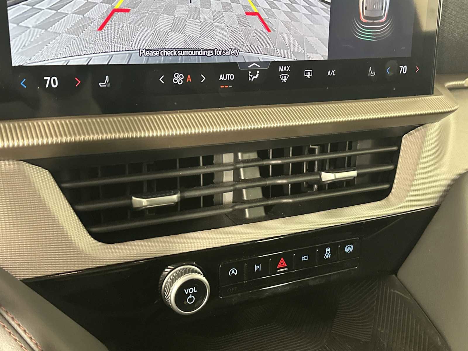 Used 2025 Ford Explorer Active image 28