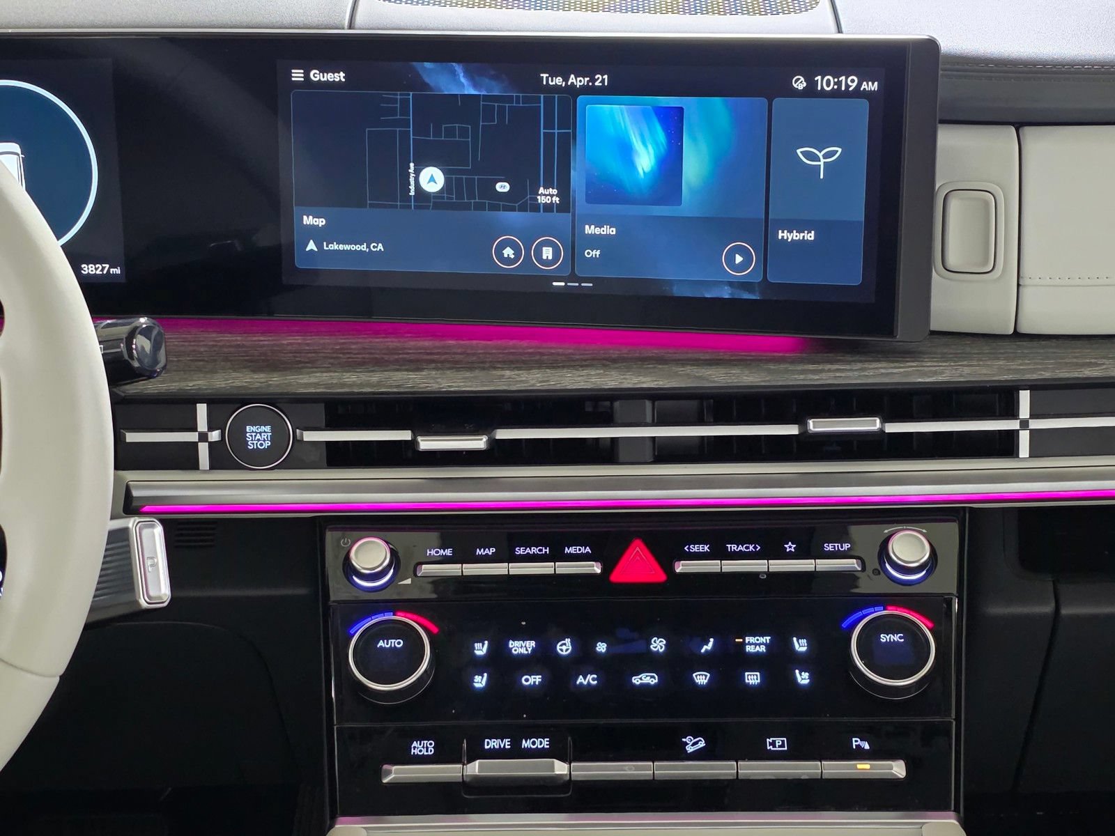 Certified 2025 Hyundai Santa Fe Limited FWD image 26