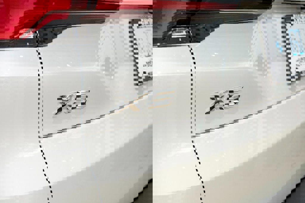 New 2026 BMW X5 xDrive50e w/ Premium Package image 10