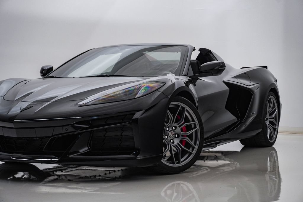 Used 2023 Chevrolet Corvette Z06 RWD image 2