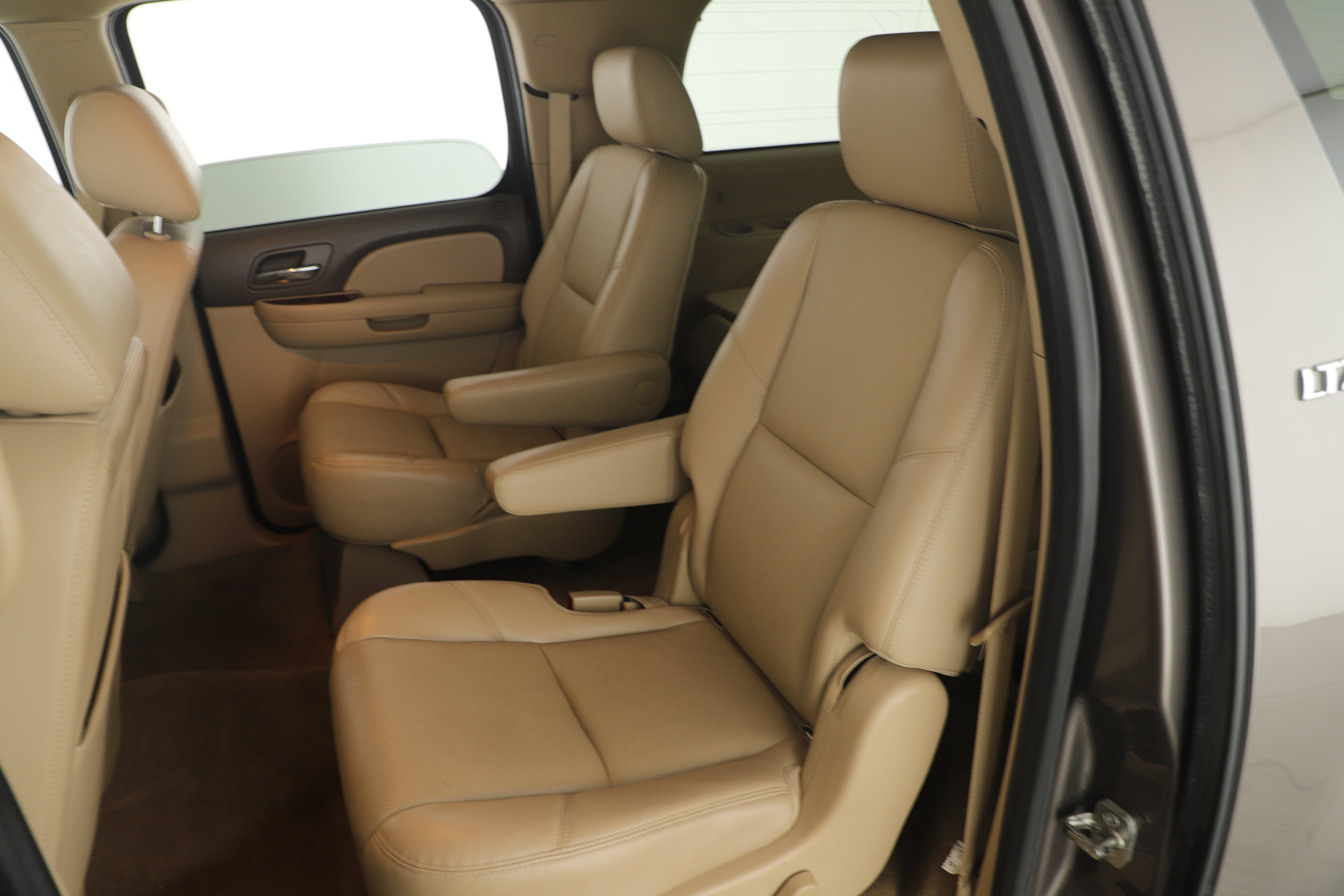 Used 2013 Chevrolet Suburban LTZ image 23