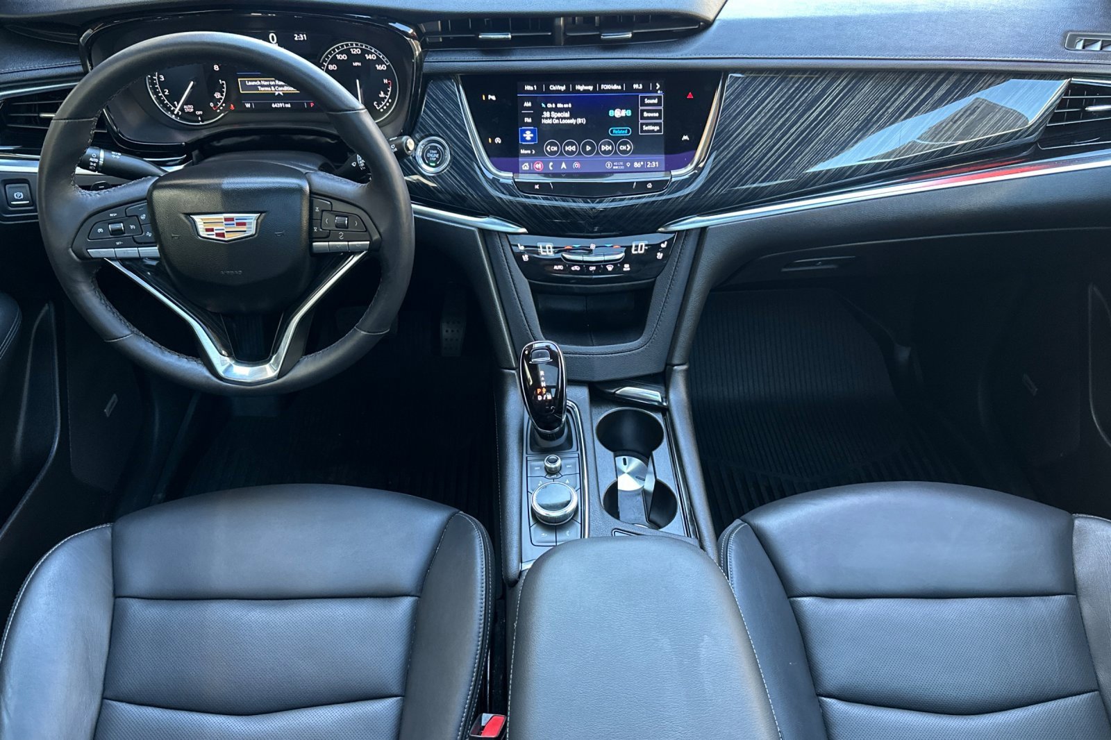 Used 2024 Cadillac XT6 Premium Luxury image 16