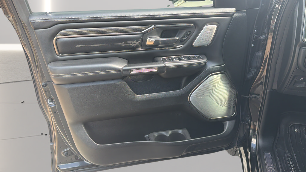 Used 2020 RAM 1500 Limited w/ Black Appearance Package AWD/4WD image 9